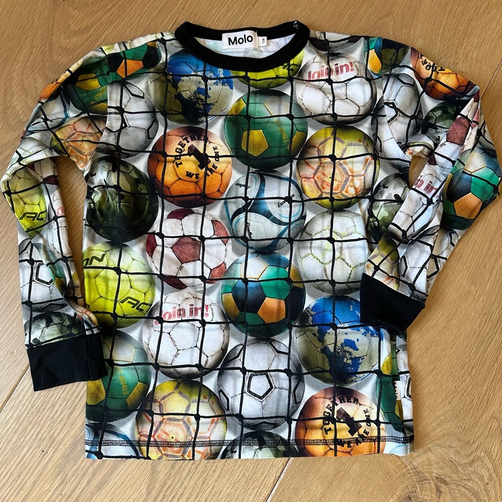 Molo -graphic soccer shirt!